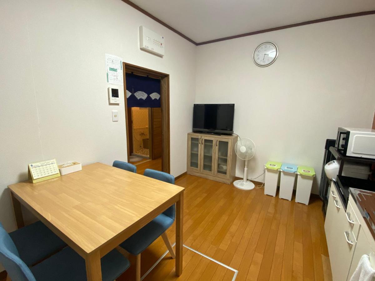Готель Kix House Waraku III 和楽三号館 Ідзумі-Сано Екстер'єр фото