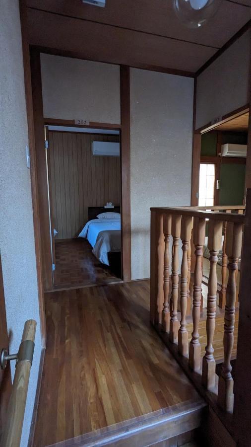 Готель Kix House Waraku III 和楽三号館 Ідзумі-Сано Екстер'єр фото